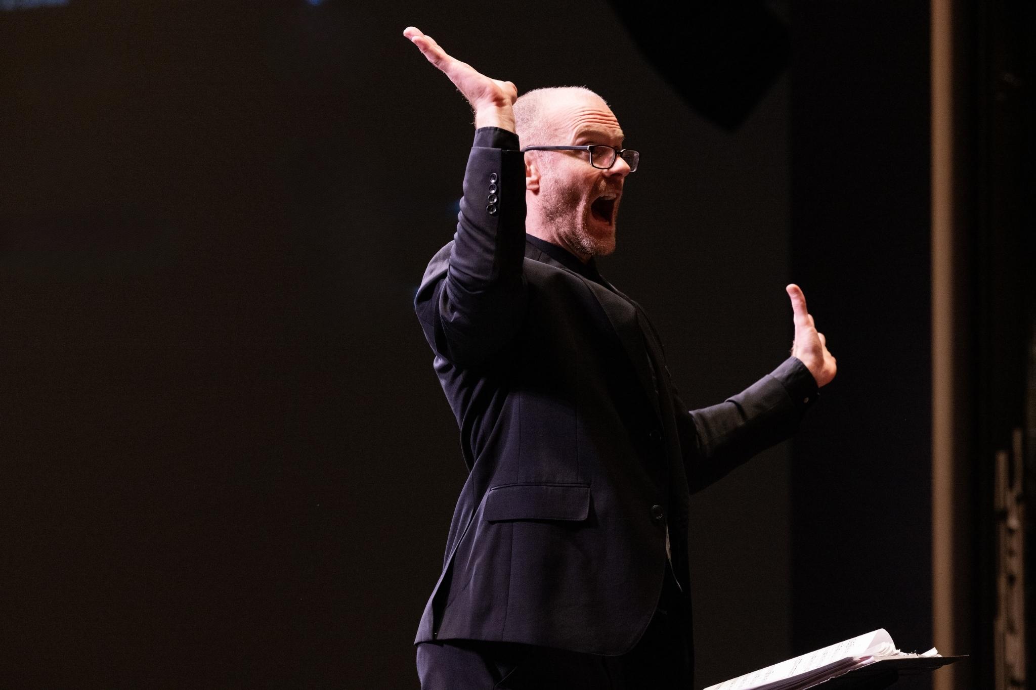 masterworks-choral-ensemble-singers-conducting-ben