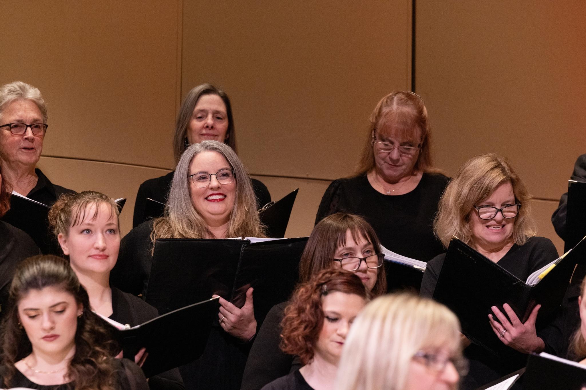 masterworks-choral-ensemble-singers-smiling-21