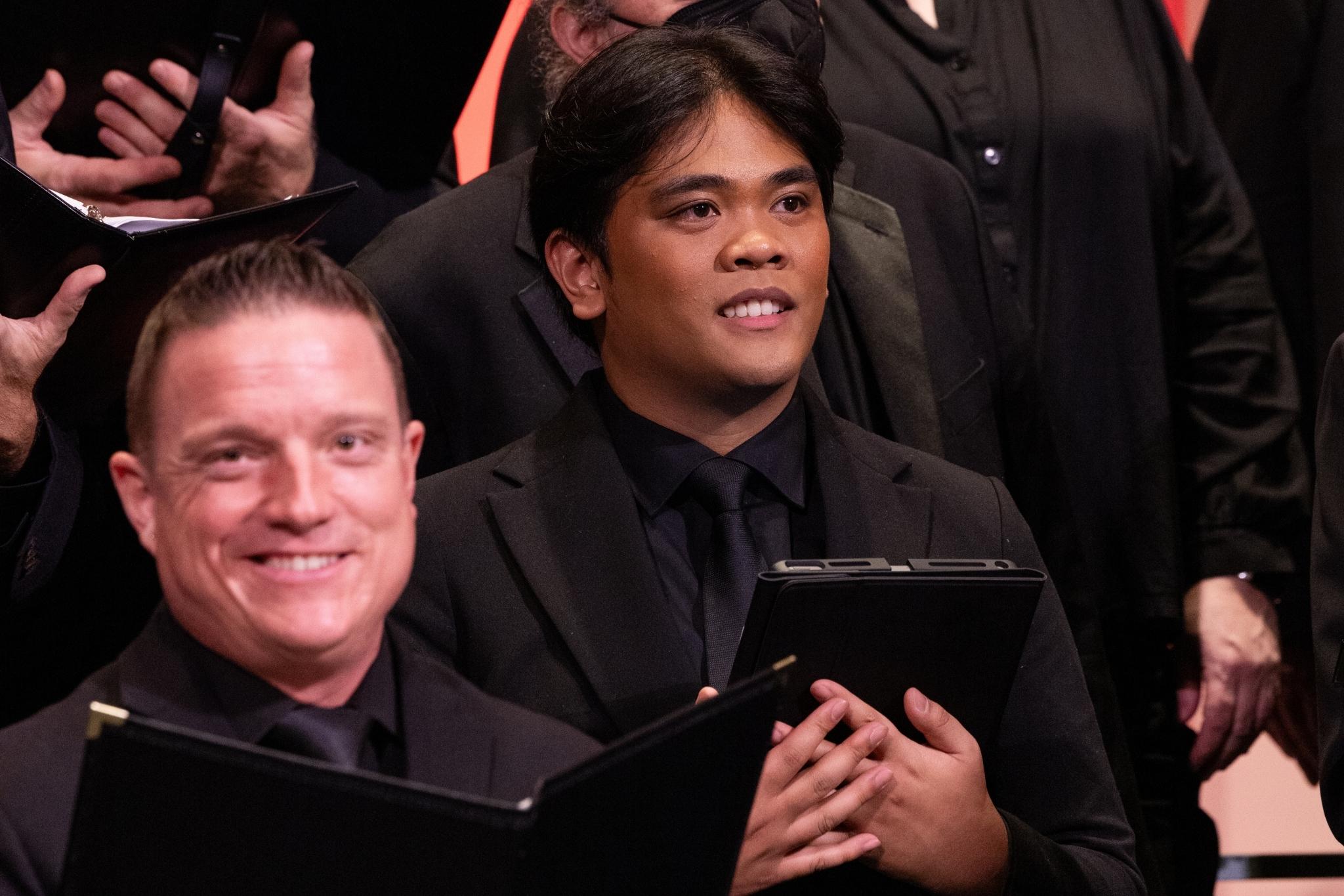 masterworks-choral-ensemble-singers-smiling-3